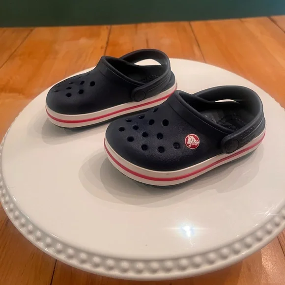 Crocs Toddler Size 6 - Picture 1 of 3